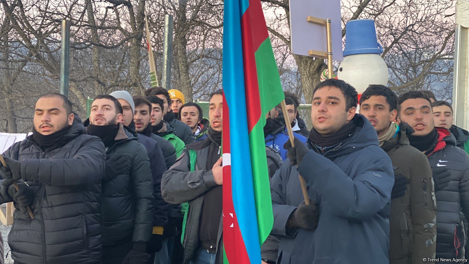 Акция азербайджанских экоактивистов на Лачинской дороге продолжается (ФОТО)
