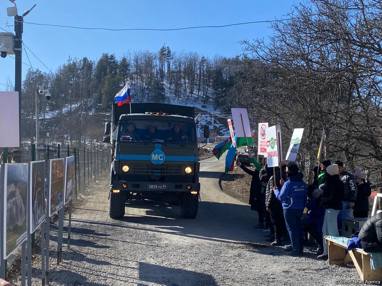 По Лачинской дороге беспрепятственно проехали еще два автомобиля миротворцев (ФОТО)