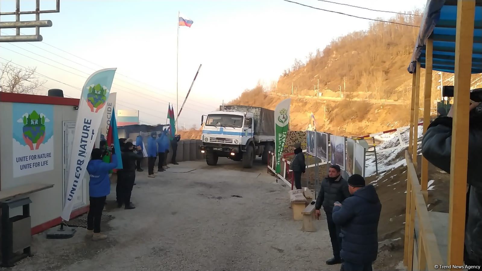 По Лачинской дороге проехали еще два автомобиля снабжения РМК (ФОТО)