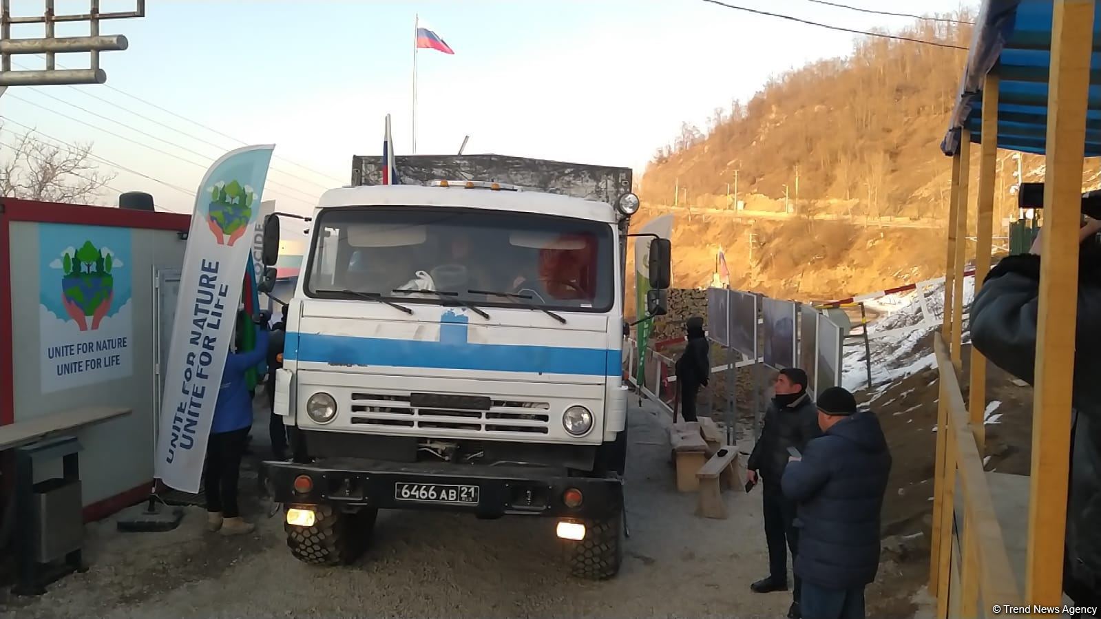 По Лачинской дороге проехали еще два автомобиля снабжения РМК (ФОТО)