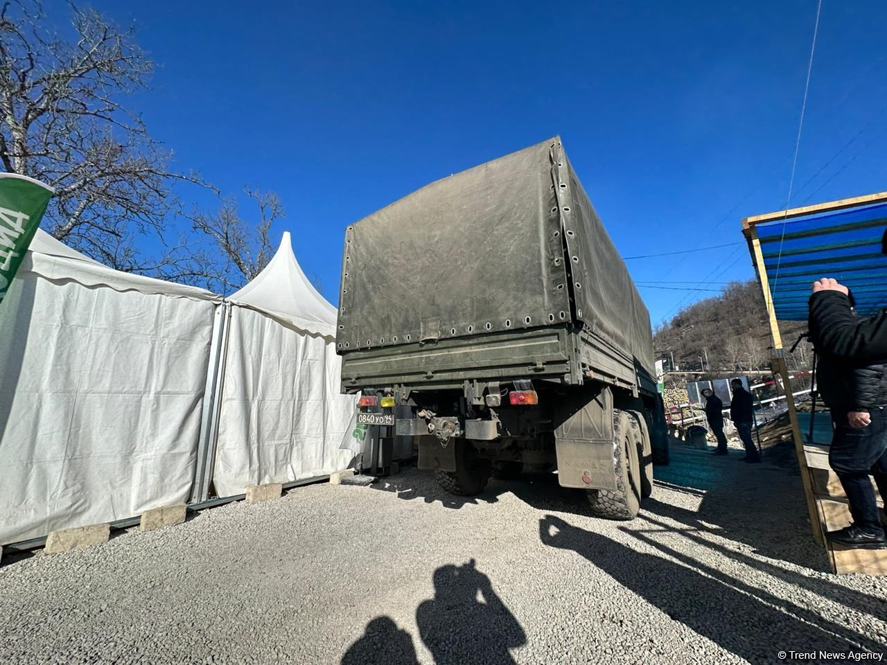 По Лачинской дороге беспрепятственно проехали еще два автомобиля миротворцев (ФОТО)