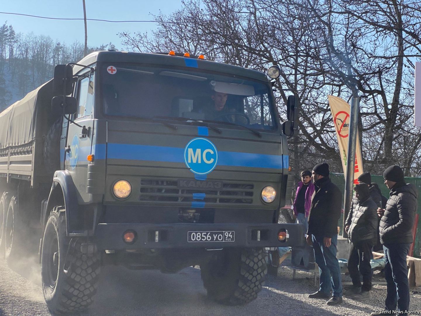 По Лачинской дороге беспрепятственно проехали еще девять автомобилей снабжения РМК (ФОТО)