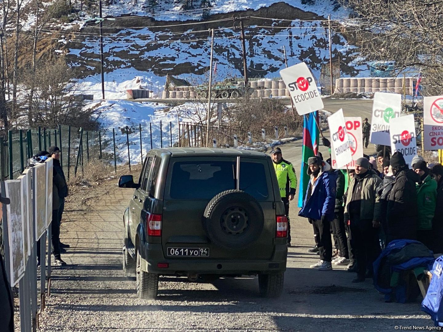 По Лачинской дороге беспрепятственно проехали еще 3 машины миротворцев (ФОТО)