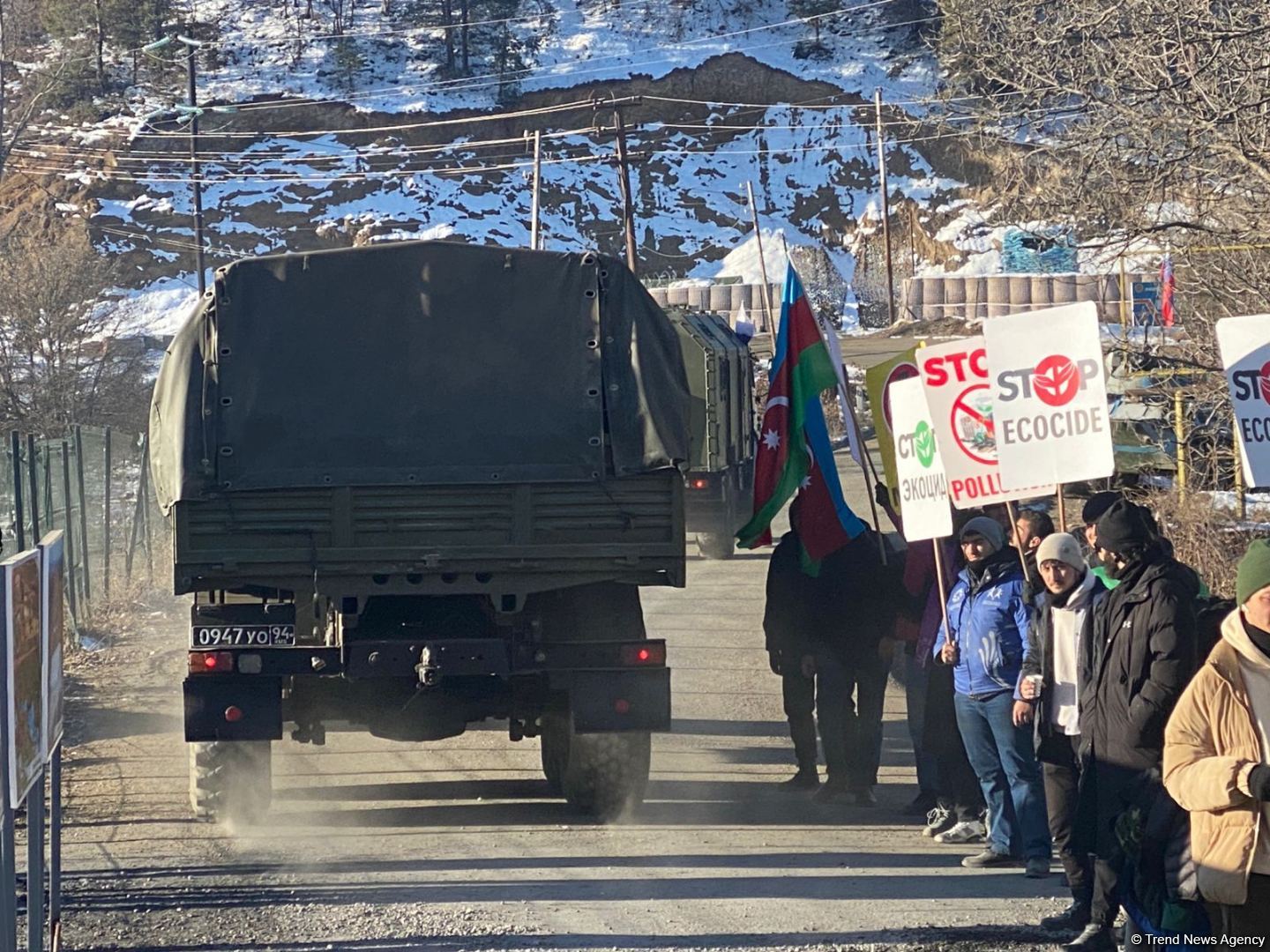 По Лачинской дороге беспрепятственно проехали еще 2 машины снабжения миротворцев (ФОТО)