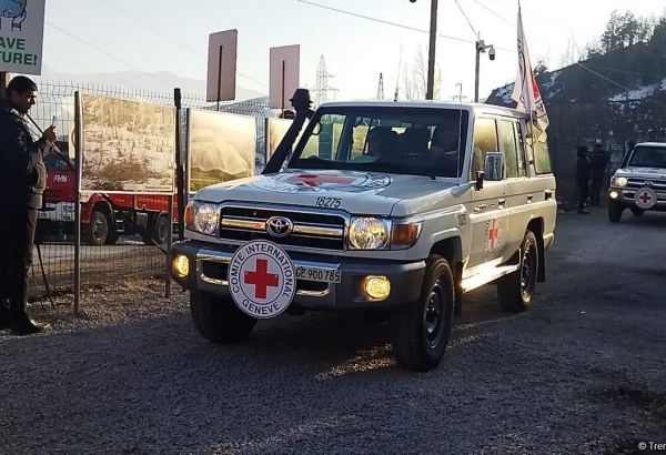 Seven ICRC vehicles drive freely along Azerbaijan's Lachin-Khankendi road (PHOTO)