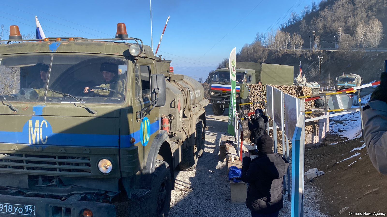 По Лачинской дороге проехала еще одна колонна автомобилей миротворцев (ФОТО)