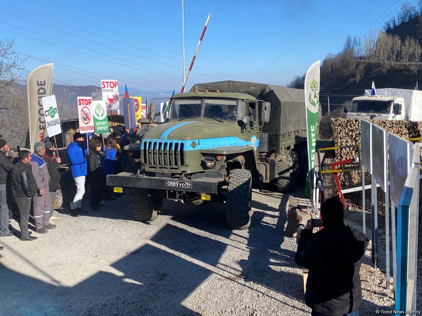 По Лачинской дороге проехала еще одна колонна автомобилей миротворцев (ФОТО)