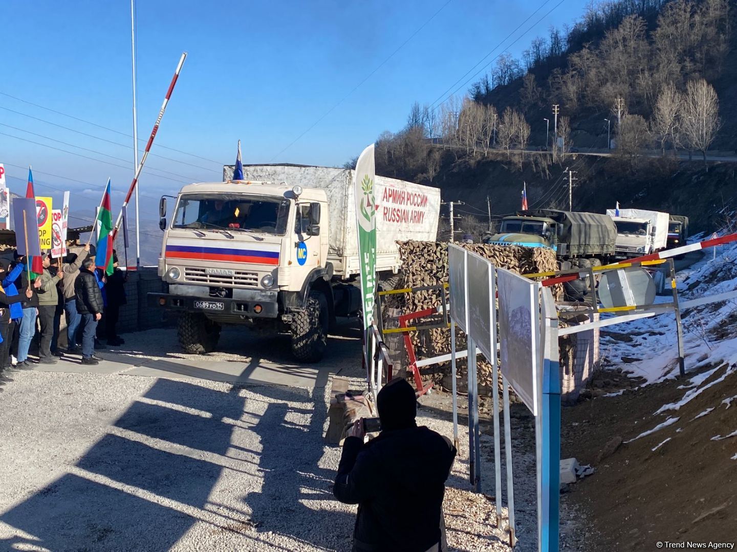 По Лачинской дороге проехала еще одна колонна автомобилей миротворцев (ФОТО)