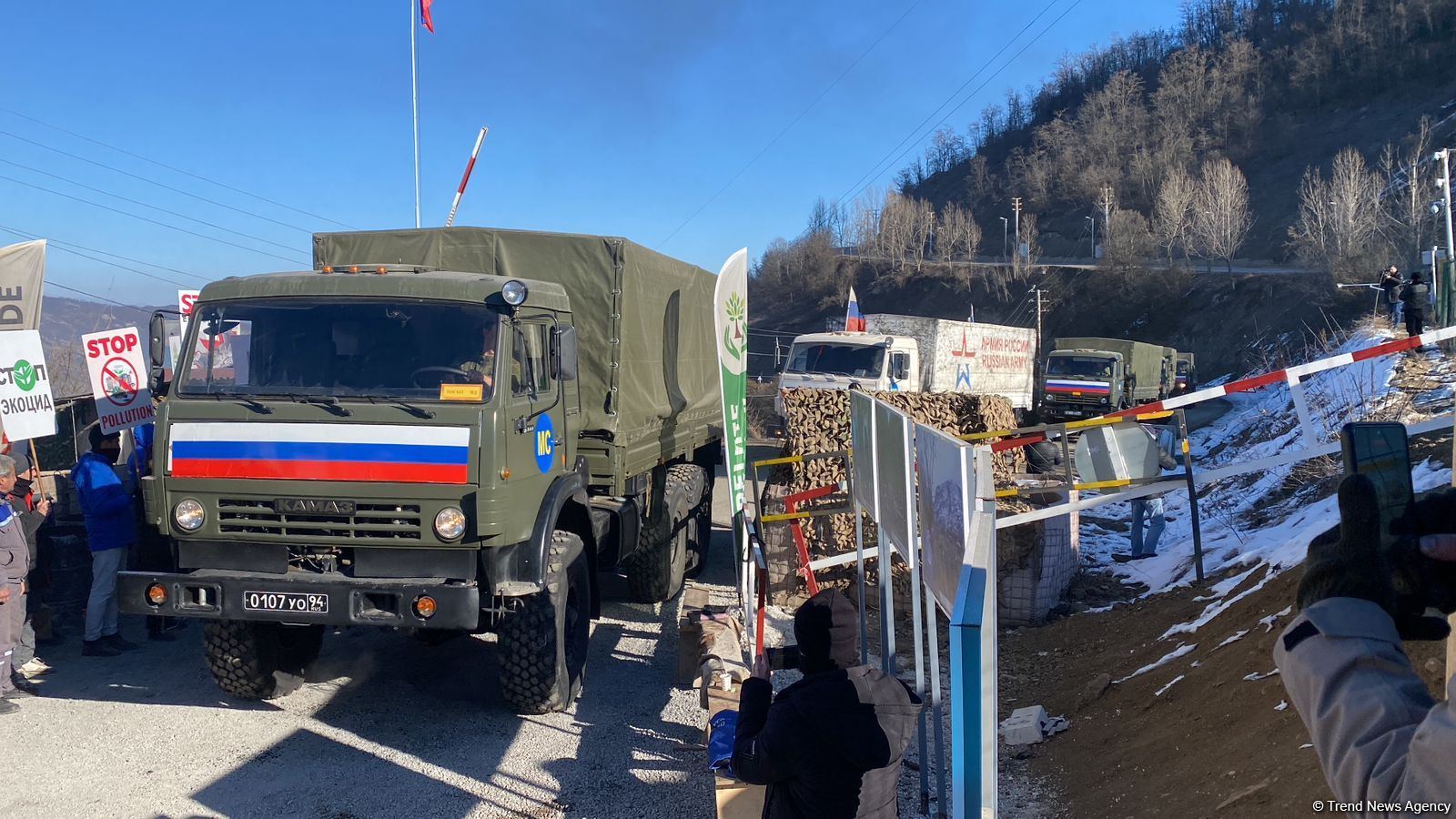 По Лачинской дороге проехала еще одна колонна автомобилей миротворцев (ФОТО)