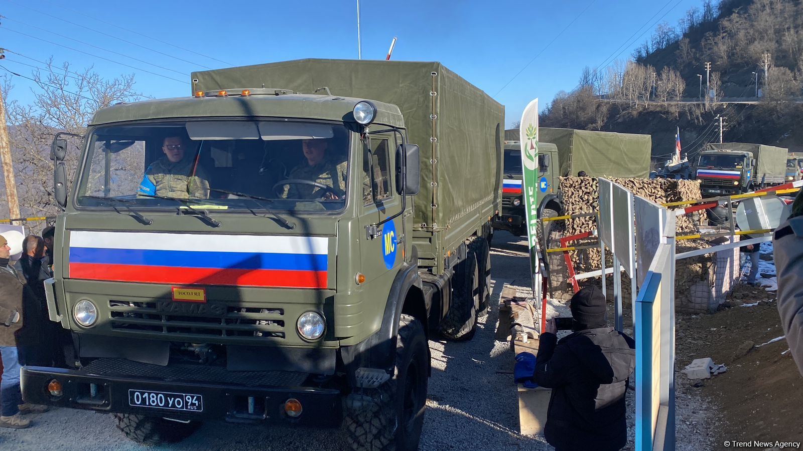 По Лачинской дороге проехала еще одна колонна автомобилей миротворцев (ФОТО)