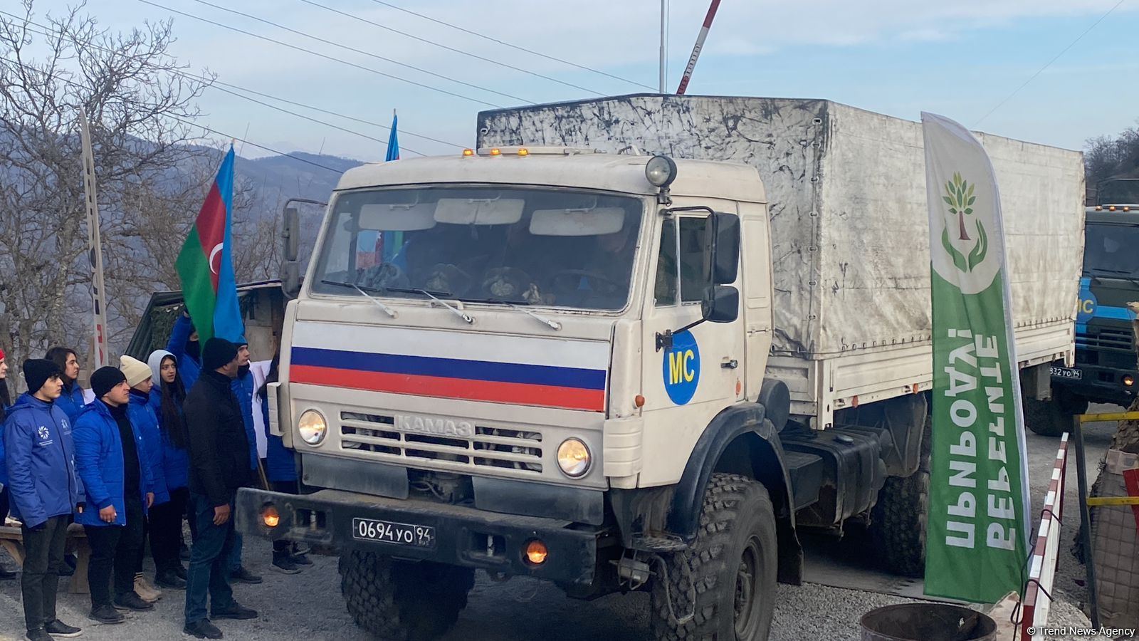 По Лачинской дороге проехали четыре автомашины снабжения РМК (ФОТО)