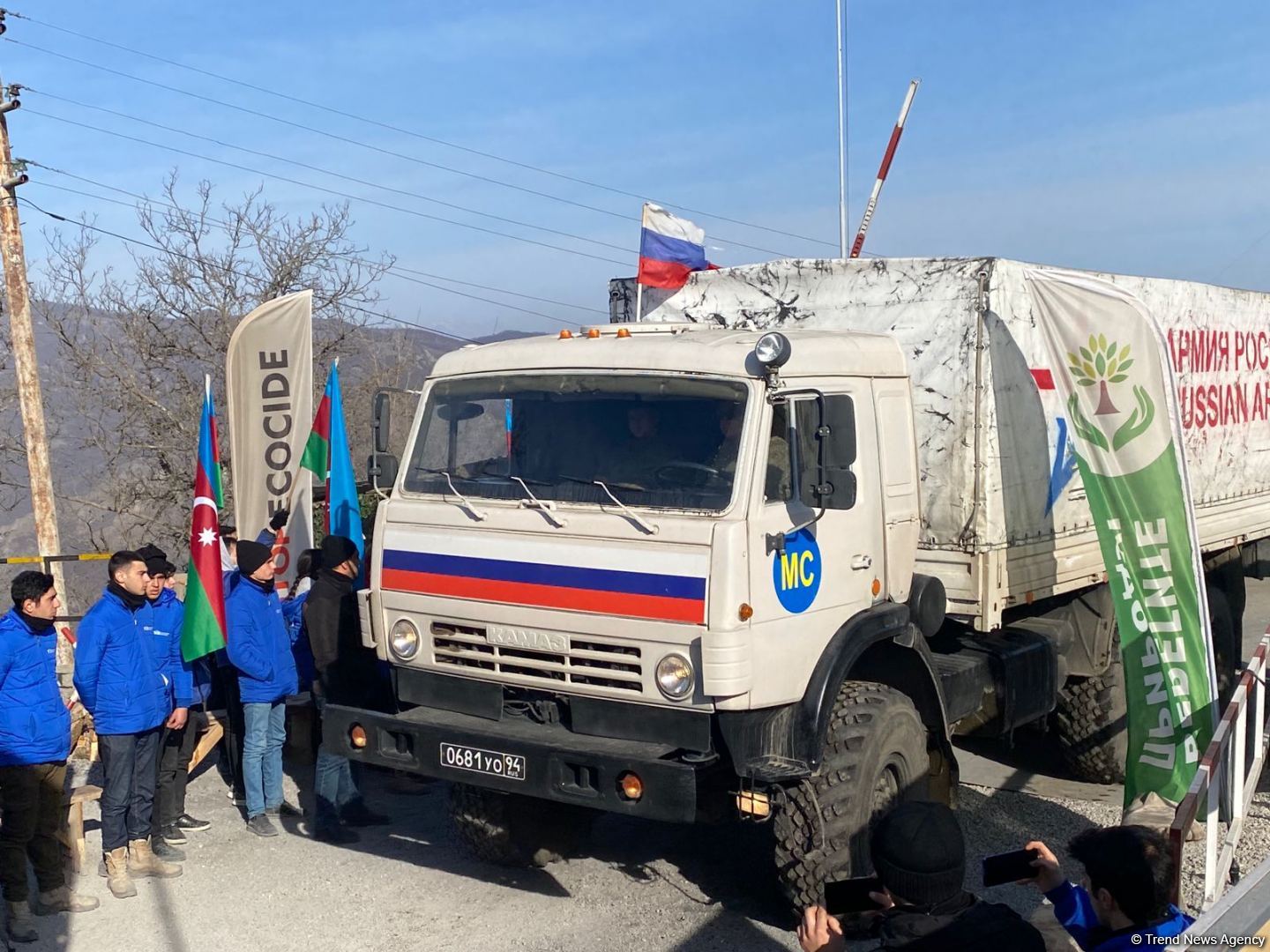 По Лачинской дороге проехали еще два автомобиля снабжения РМК (ФОТО)