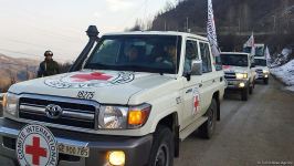По Лачинской дороге проехали семь автомашин Красного Креста (ФОТО)