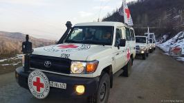 По Лачинской дороге проехали семь автомашин Красного Креста (ФОТО)