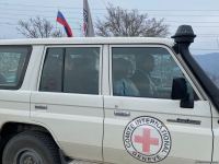 По Лачинской дороге проехали семь автомашин Красного Креста (ФОТО)