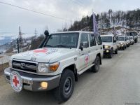 По Лачинской дороге проехали семь автомашин Красного Креста (ФОТО)