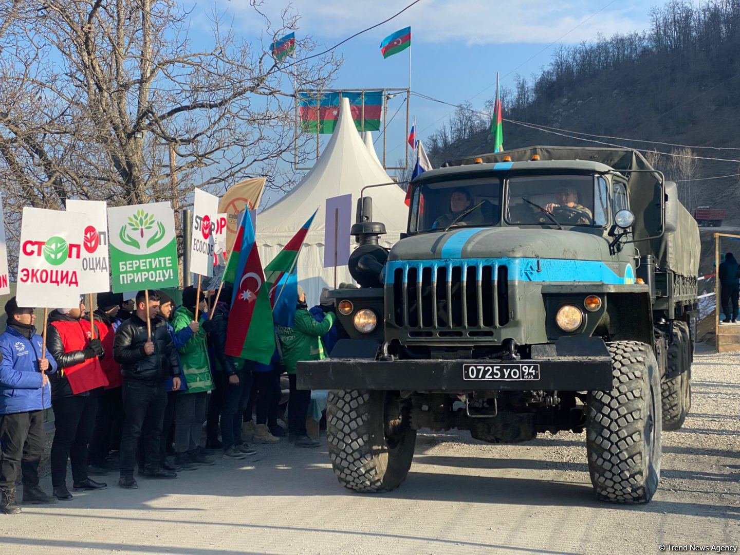 По Лачинской дороге проехали еще 3 автомобиля миротворцев (ФОТО)