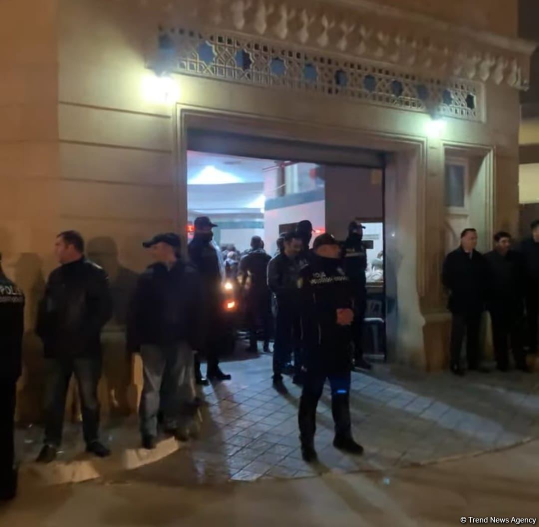 Тело Орхана Аскерова привезли в мечеть Тезепир