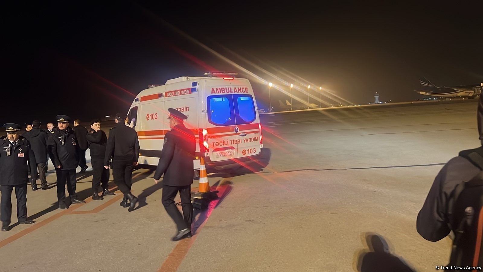 Пострадавших при нападении на посольство Азербайджана в Тегеране увезли каретами скорой помощи (ФОТО/ВИДЕО)