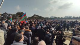 На похоронах Орхана Аскерова массовое скопление людей, пришедших попрощаться с шехидом (ФОТО/ВИДЕО)