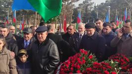 На похоронах Орхана Аскерова массовое скопление людей, пришедших попрощаться с шехидом (ФОТО/ВИДЕО)