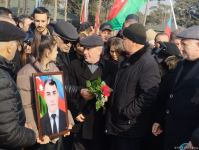 На похоронах Орхана Аскерова массовое скопление людей, пришедших попрощаться с шехидом (ФОТО/ВИДЕО)