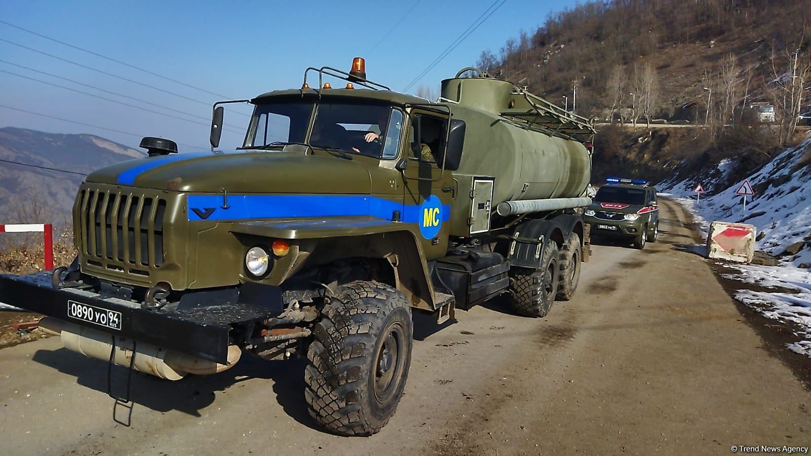 По Лачинской дороге проехали еще четыре автомобиля снабжения РМК (ФОТО)