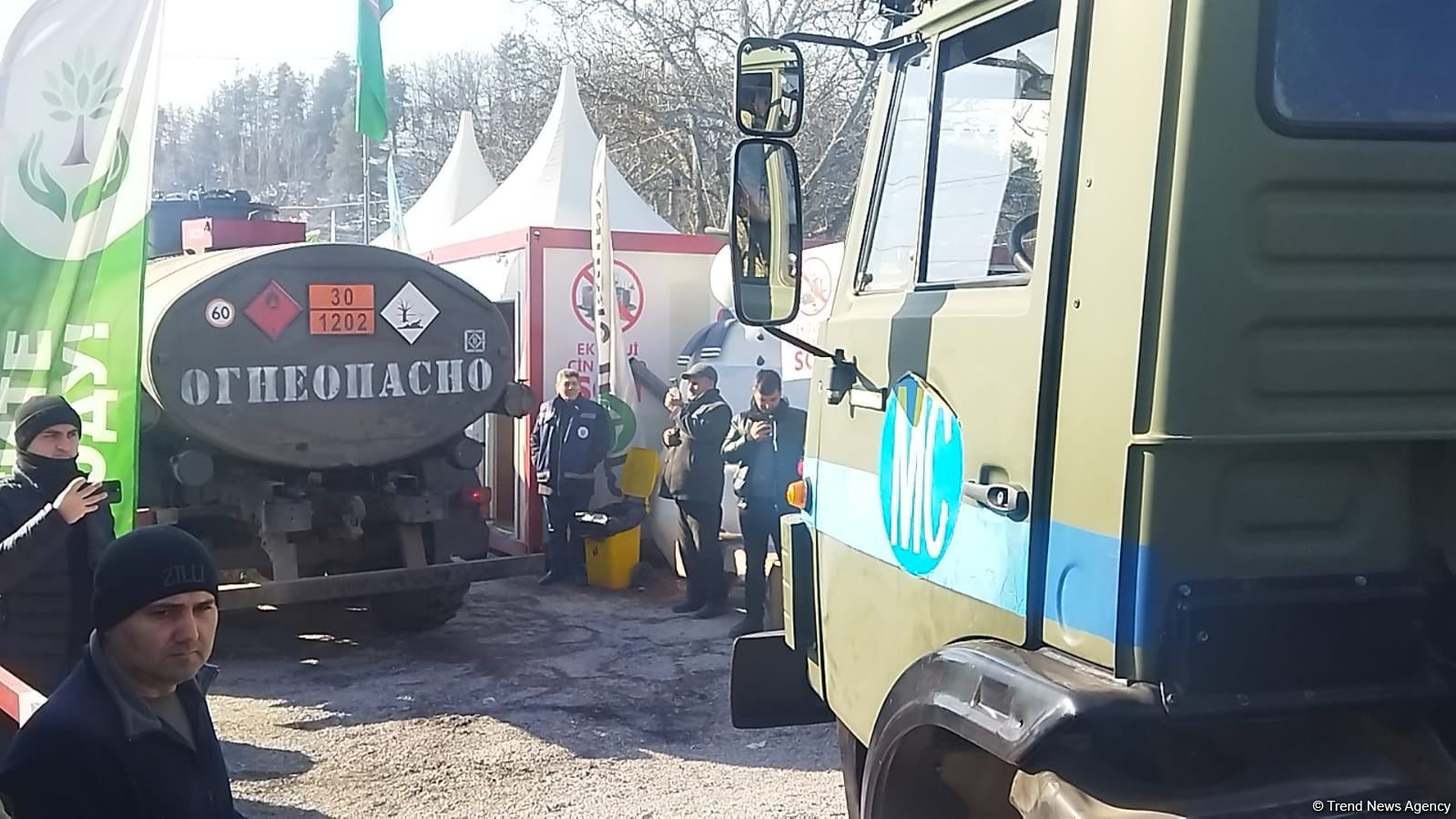 По Лачинской дороге проехали еще четыре автомобиля снабжения РМК (ФОТО)