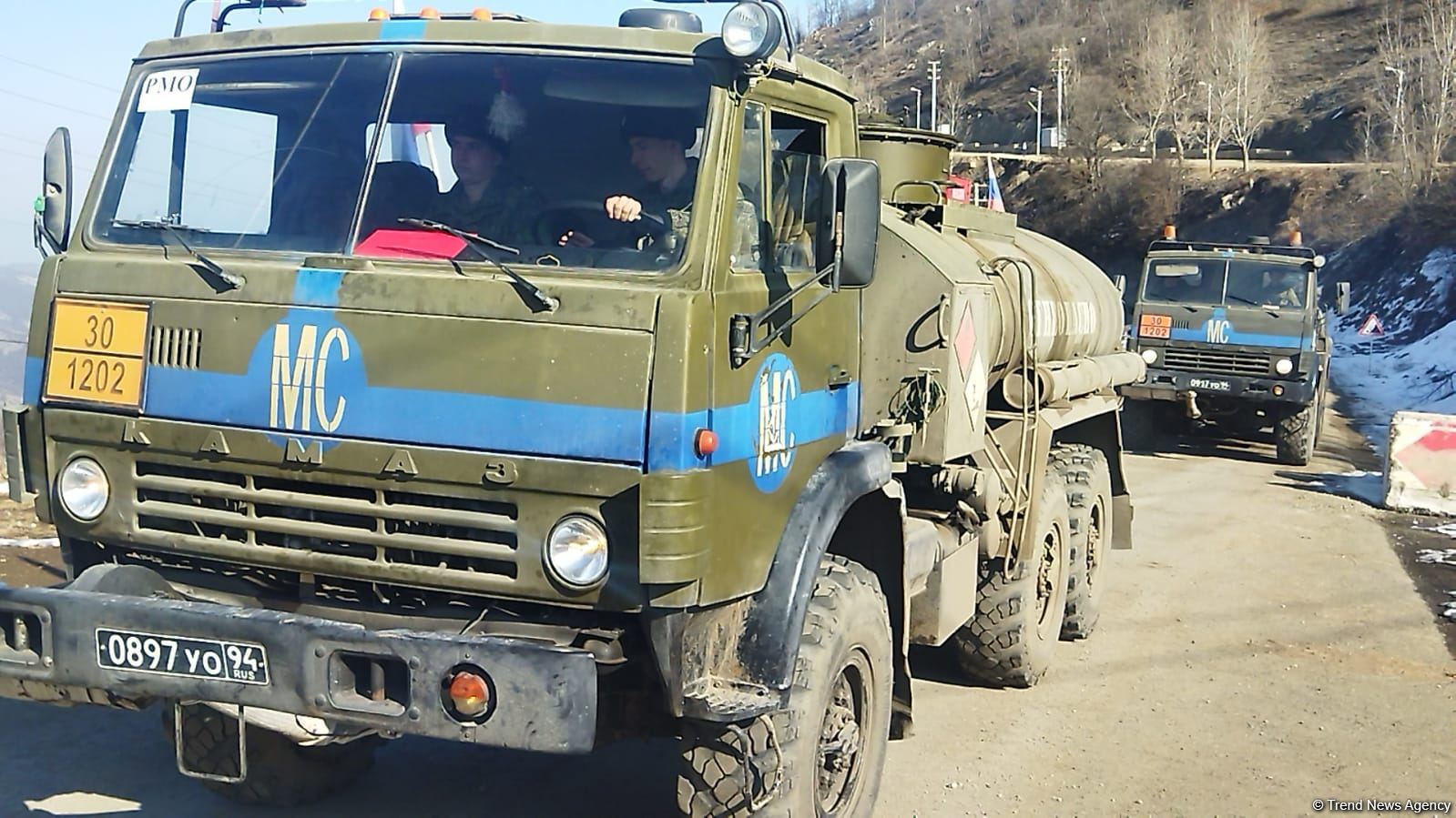 По Лачинской дороге проехали еще четыре автомобиля снабжения РМК (ФОТО)
