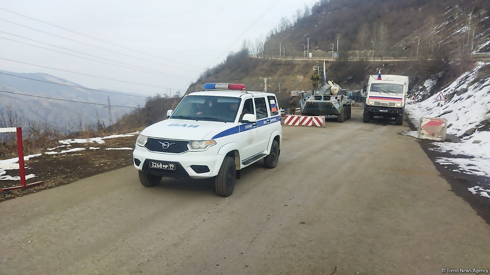 По Лачинской дороге проехала большая колонна автотранспорта РМК (ФОТО)