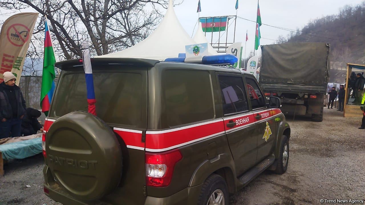 По Лачинской дороге проехала большая колонна автотранспорта РМК (ФОТО)