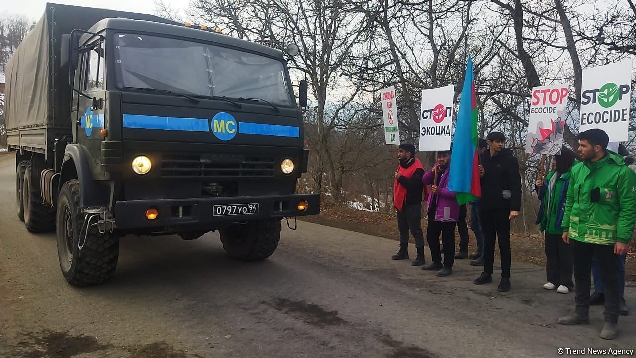 По Лачинской дороге проехала большая колонна автотранспорта РМК (ФОТО)
