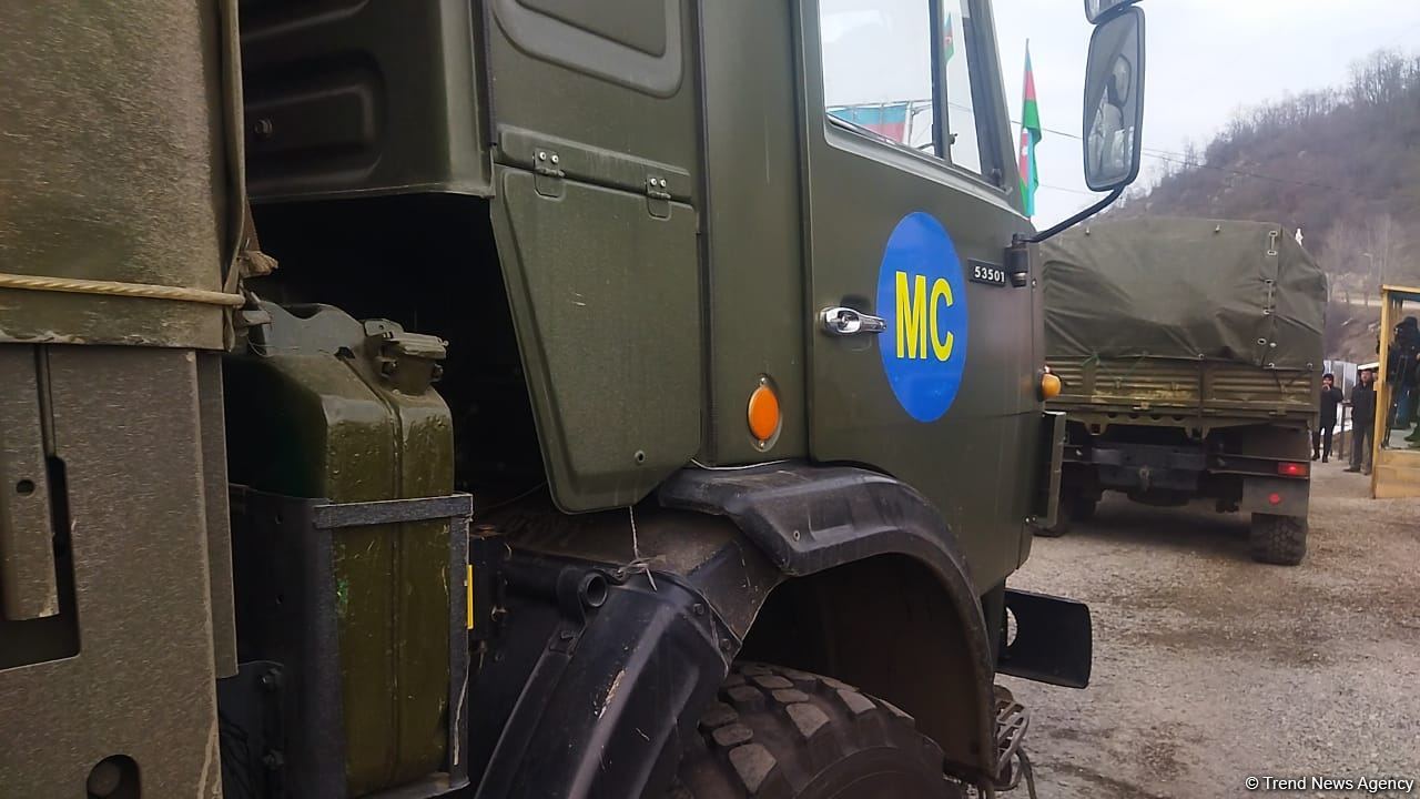 По Лачинской дороге проехала большая колонна автотранспорта РМК (ФОТО)