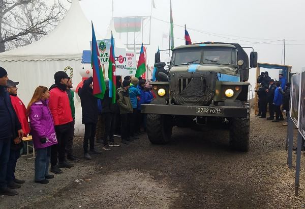 По Лачинской дороге проехали еще 4 автомобиля миротворцев (ФОТО)