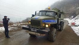 По Лачинской дороге проехали три автомобиля снабжения РМК (ФОТО)