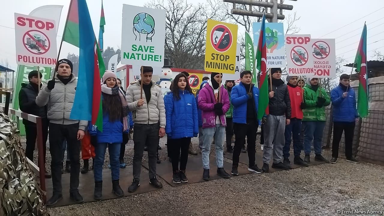 Акция азербайджанских экоактивистов на Лачинской дороге продолжается (ФОТО)