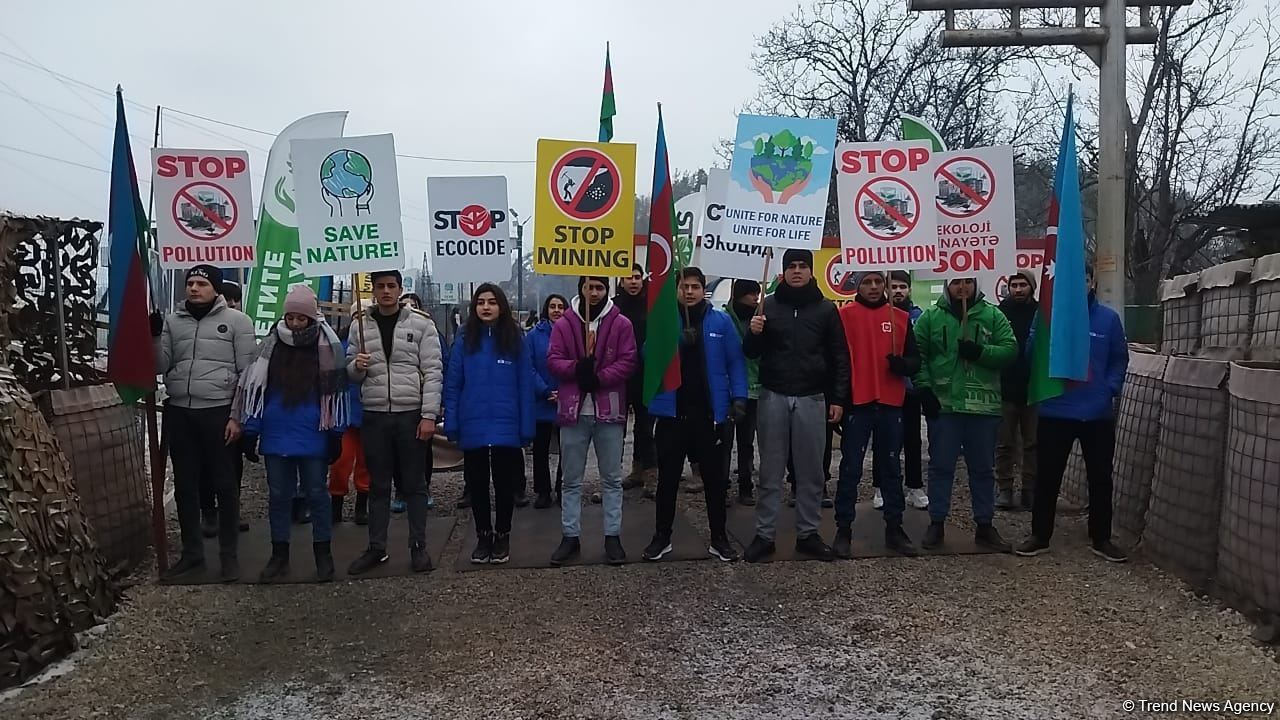 Акция азербайджанских экоактивистов на Лачинской дороге продолжается (ФОТО)