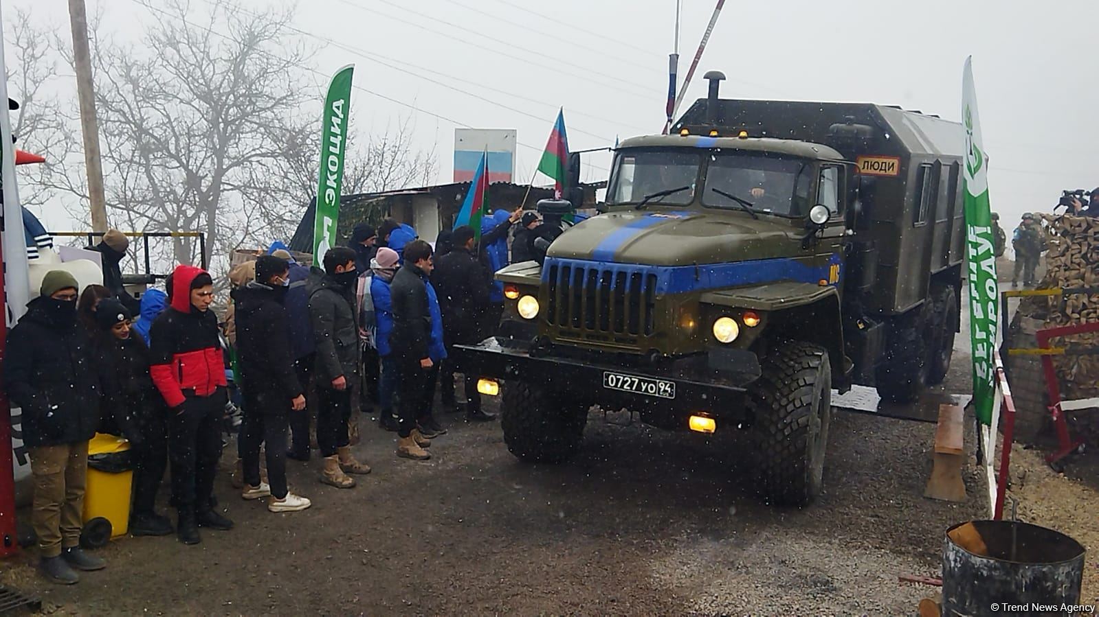По Лачинской дороге в обоих направлениях проехали автоколонны РМК (ФОТО)