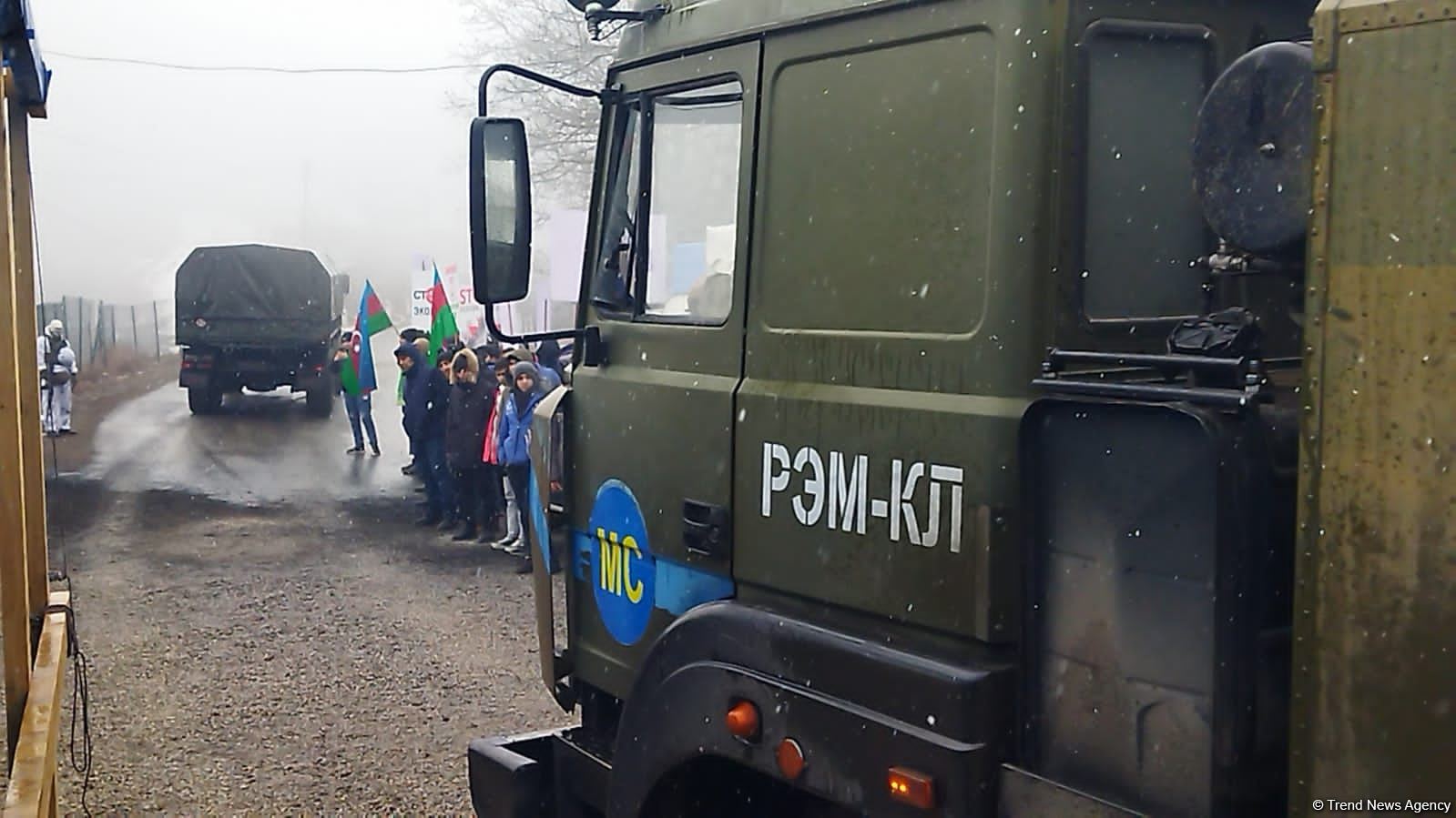 По Лачинской дороге в обоих направлениях проехали автоколонны РМК (ФОТО)
