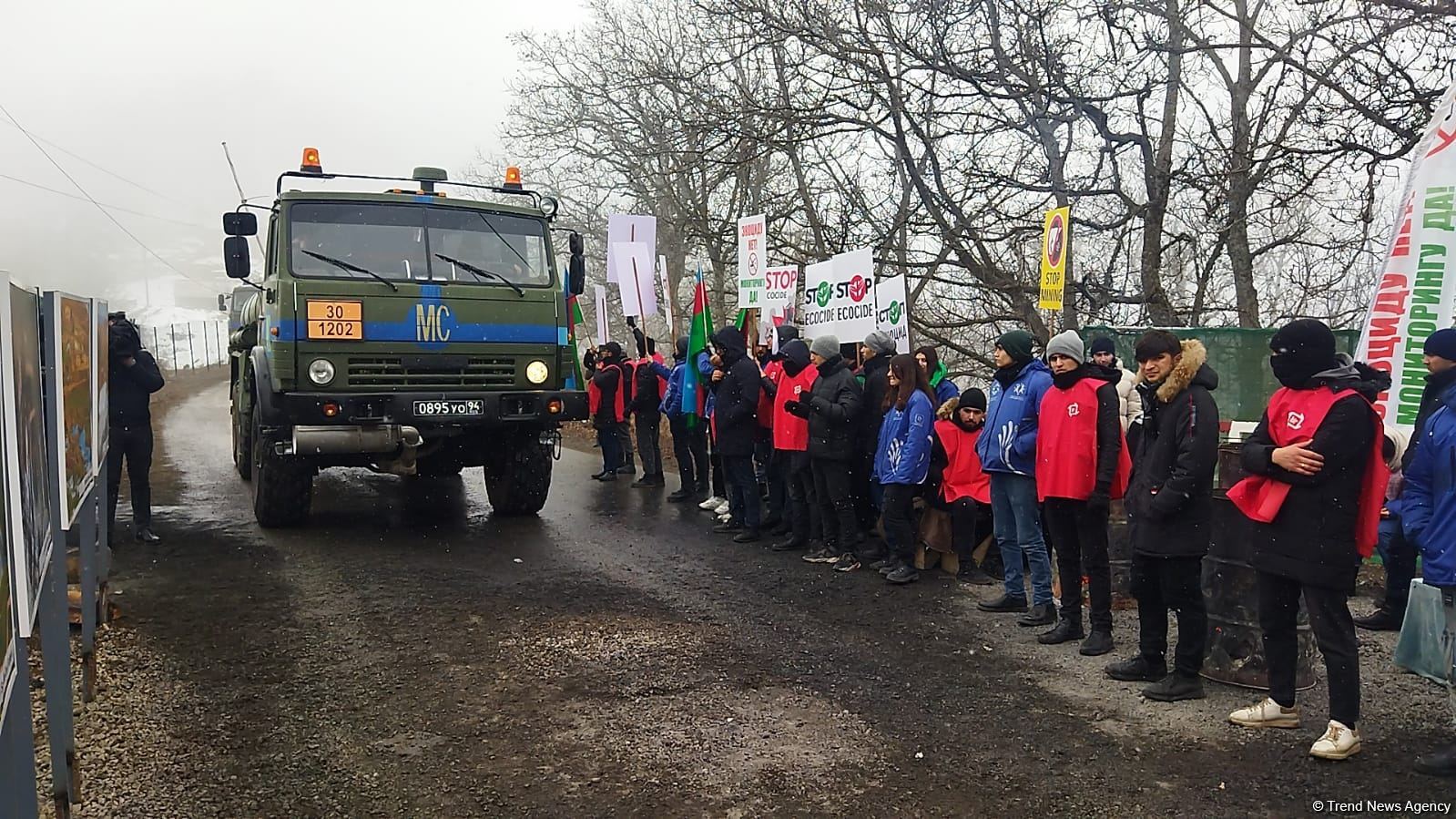 По Лачинской дороге в обоих направлениях проехали автоколонны РМК (ФОТО)