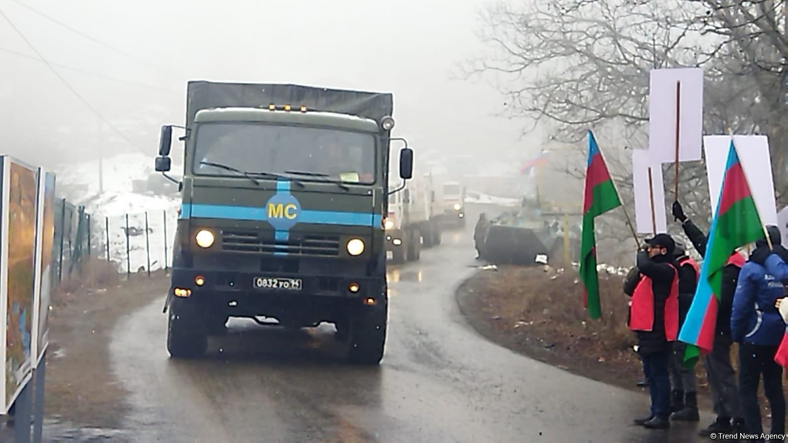 По Лачинской дороге в обоих направлениях проехали автоколонны РМК (ФОТО)