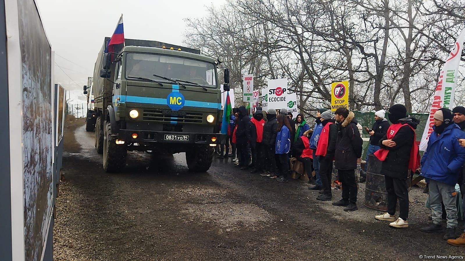 По Лачинской дороге в обоих направлениях проехали автоколонны РМК (ФОТО)