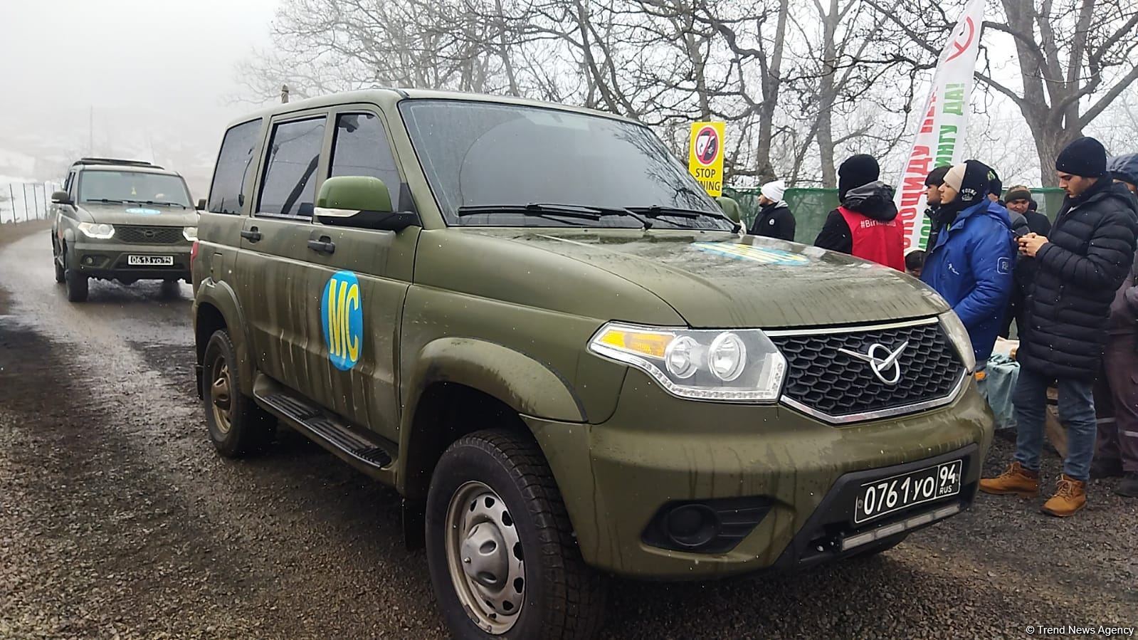 По Лачинской дороге в обоих направлениях проехали автоколонны РМК (ФОТО)