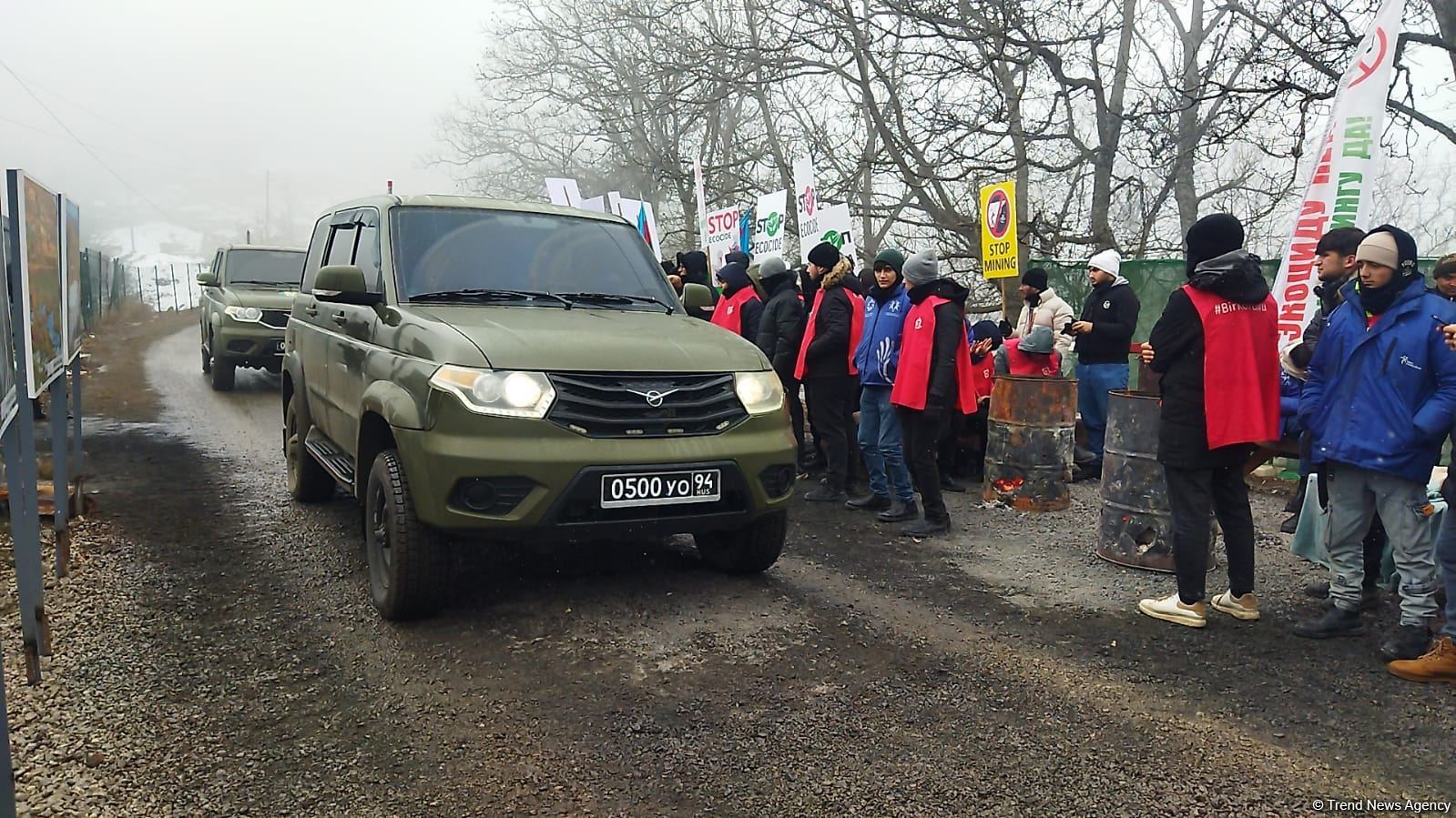 По Лачинской дороге в обоих направлениях проехали автоколонны РМК (ФОТО)