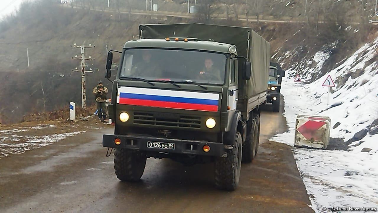 По Лачинской дороге проехали три автомобиля снабжения РМК (ФОТО)