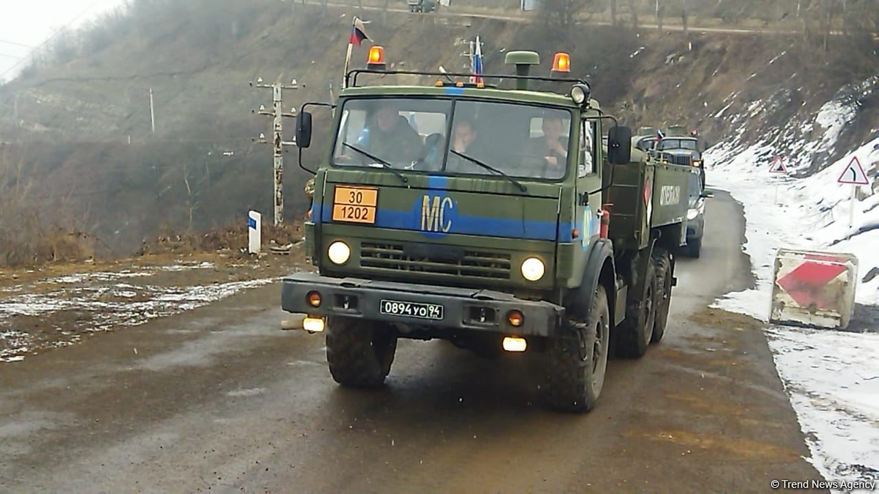 По Лачинской дороге проехали три автомобиля снабжения РМК (ФОТО)