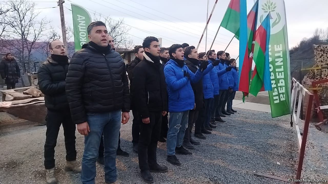 Акция азербайджанских экоактивистов на Лачинской дороге продолжается (ФОТО)