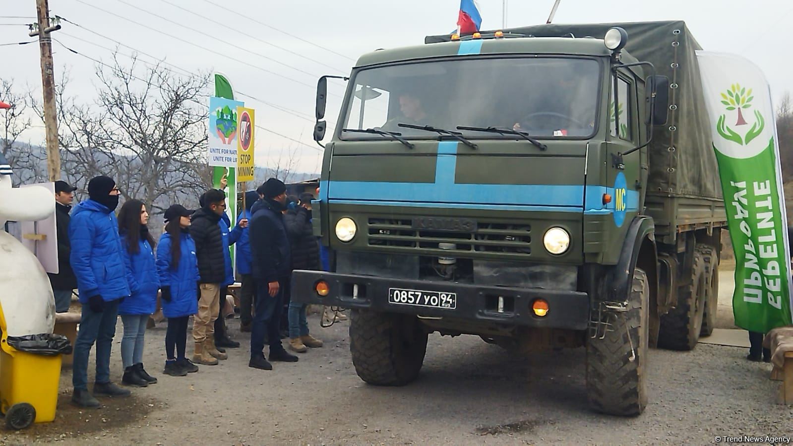 По Лачинской дороге проехали 5 автомобилей РМК (ФОТО)