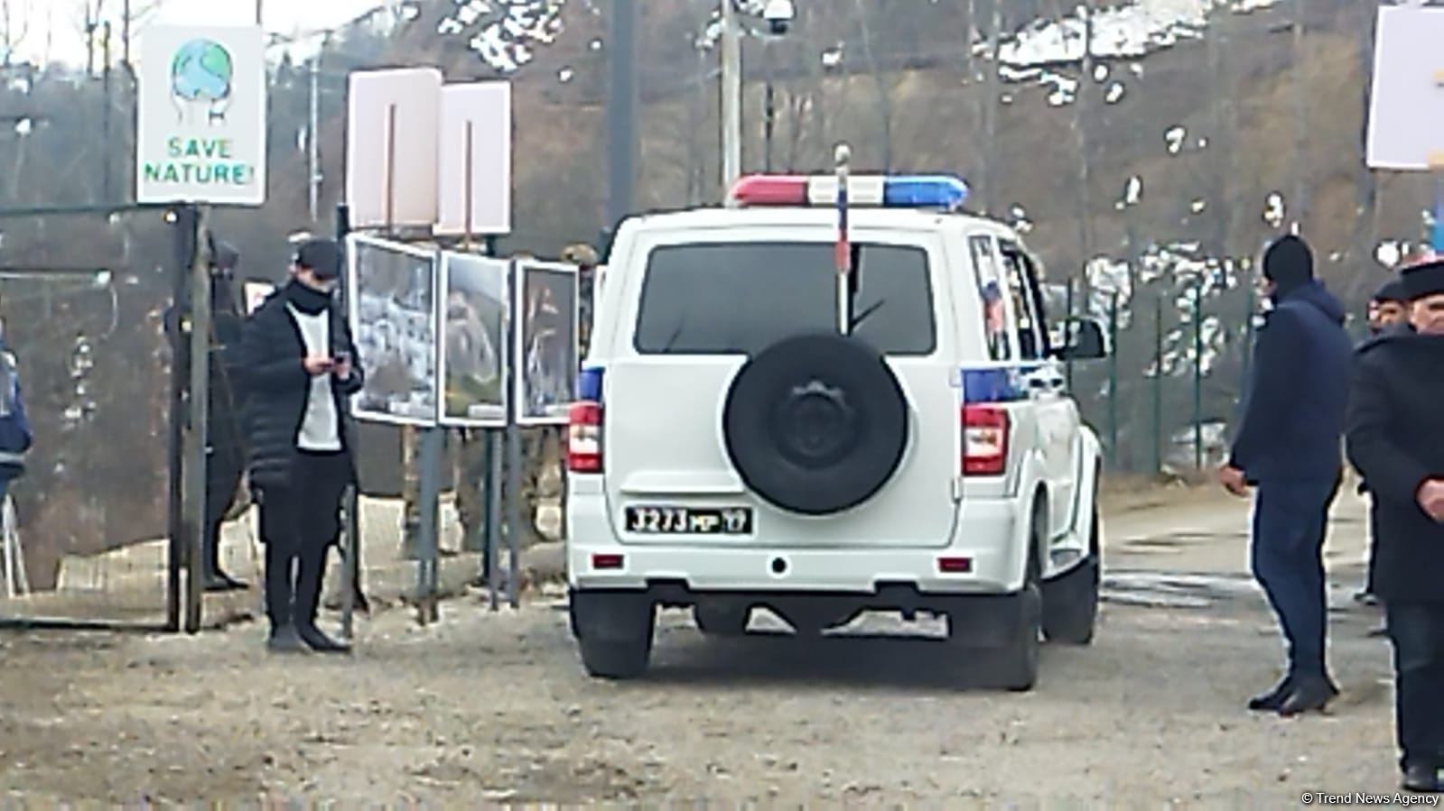 По Лачинской дороге проехали 5 автомобилей РМК (ФОТО)
