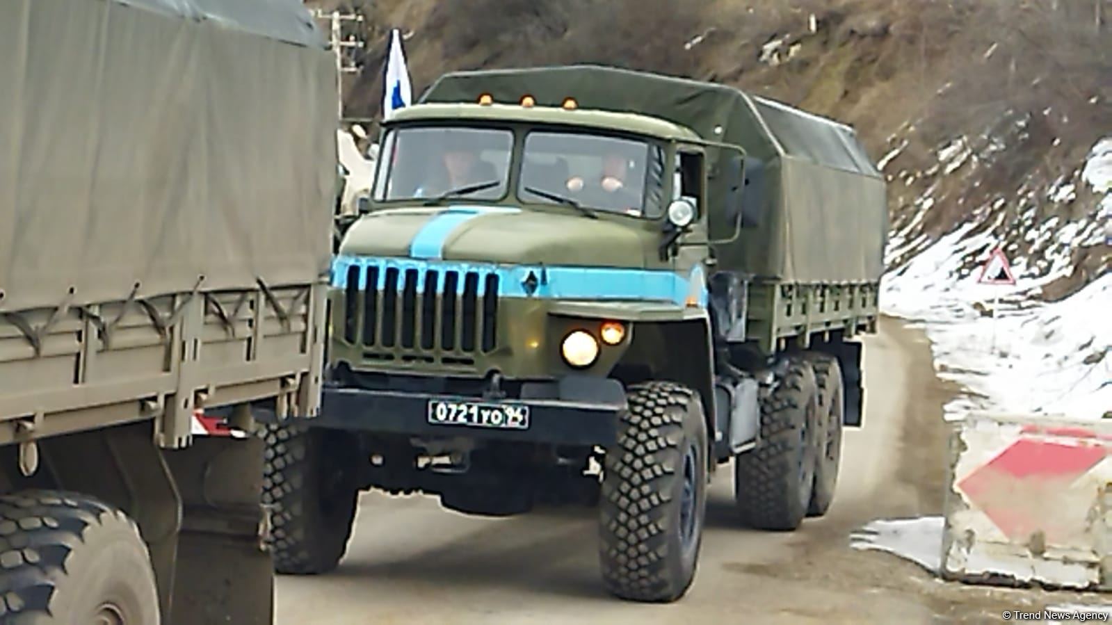 По Лачинской дороге проехали три транспортных средства РМК (ФОТО)